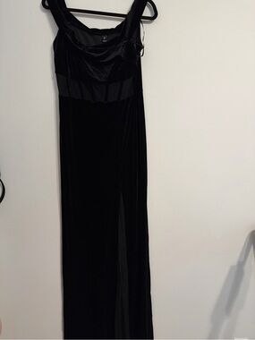 Windsor Black Velvet One-Shoulder Evening Dress